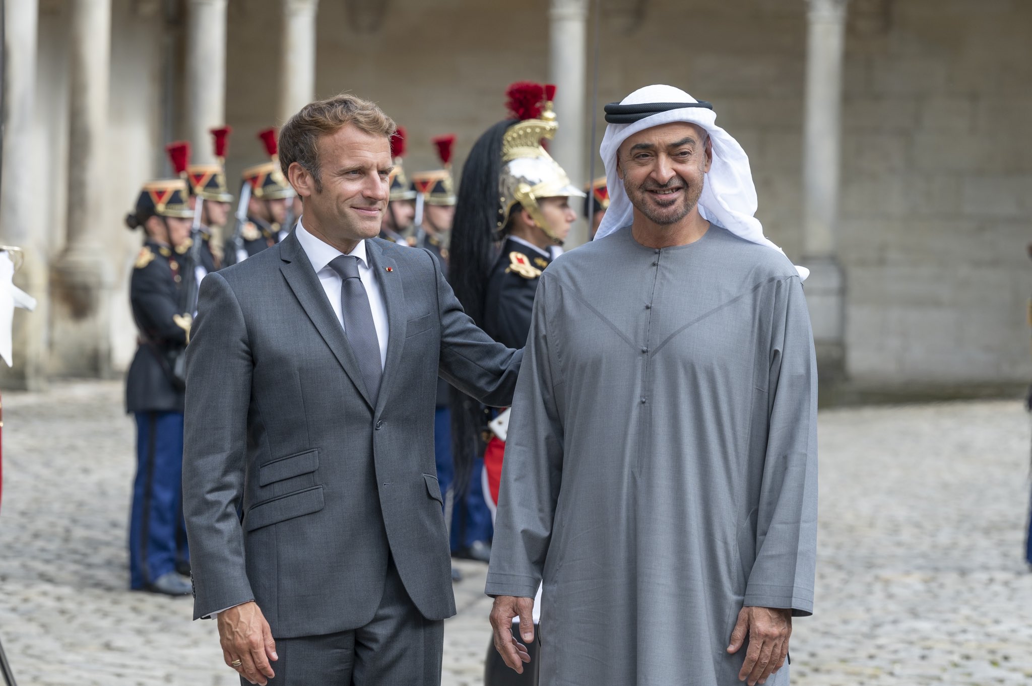 محمد بن زايد: بحثت مع الرئيس الفرنسي ماكرون تعزيز علاقاتنا الإستراتيجية